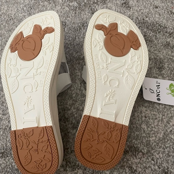 Women's Cream Slide Sandals - Picture 8 of 13
